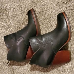 Kork-ease black leather booties size 7